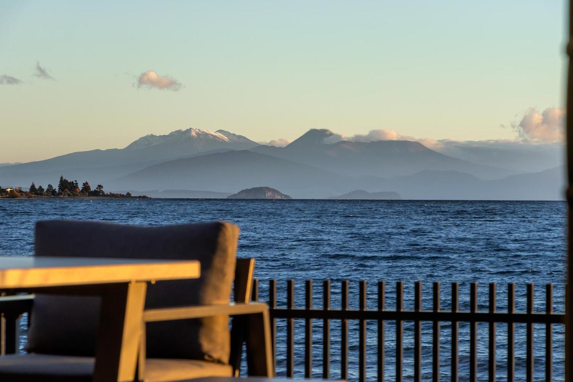 Absolute Lakefront House Taupo Exterior foto